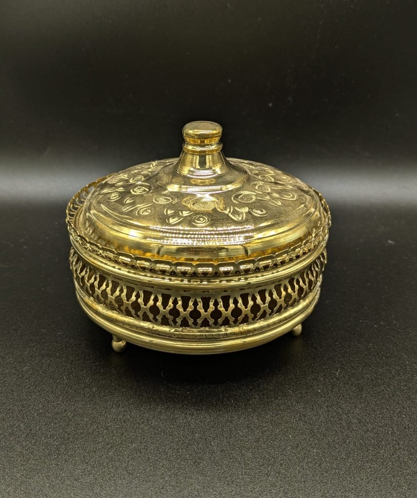 Bonbonnière en cuivre doré