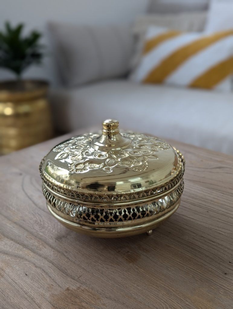 Bonbonnière en cuivre doré