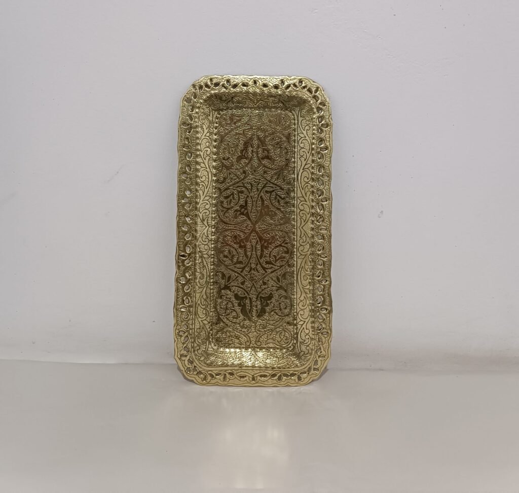 Plateau rectangle  en cuivre ciselé