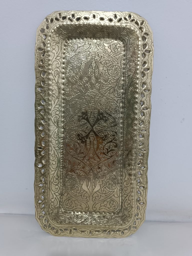 Plateau rectangle  en cuivre ciselé