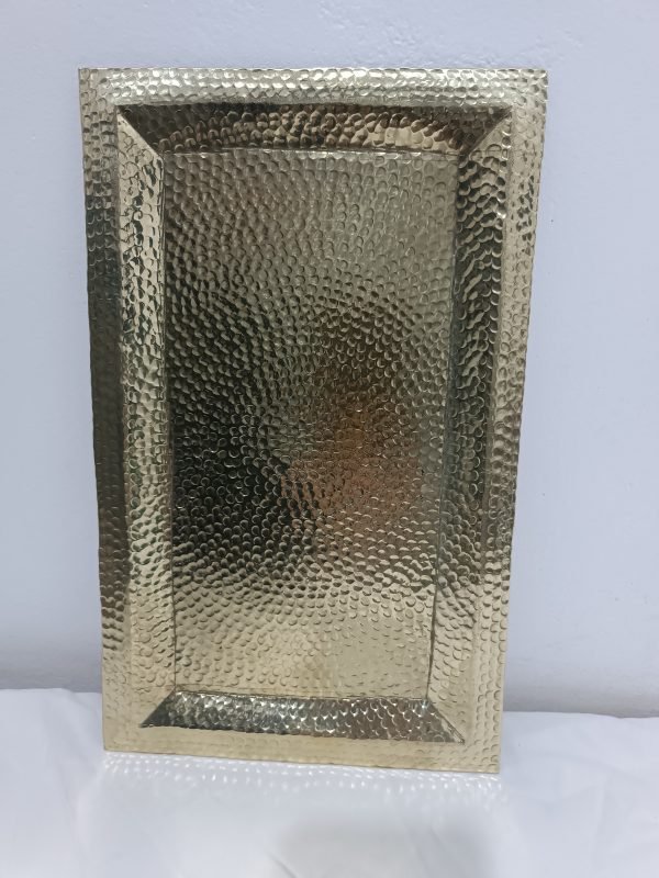 Plateau  en cuivre rectangle martelé — lifestyle