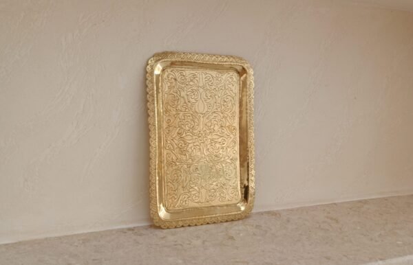 Plateau rectangle  en cuivre ciselé