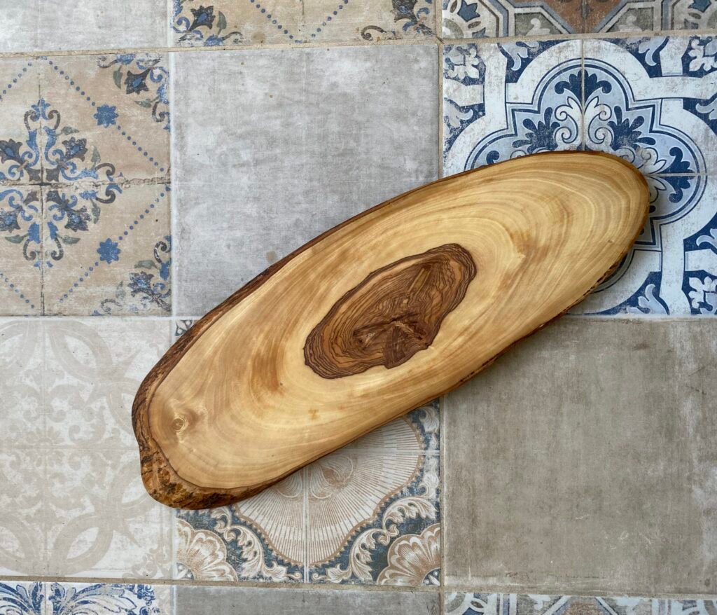 Planche de service en bois d'olivier d'Algérie